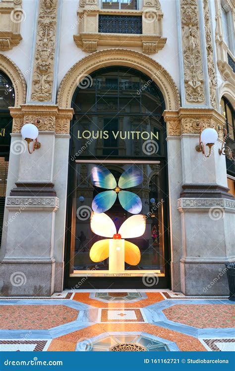 team louis vuitton milano|louis vuitton milan store.